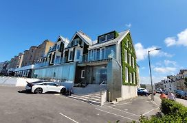 Oyo Newquay Beach Hotel