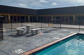 Los Fresnos Inn And Suites