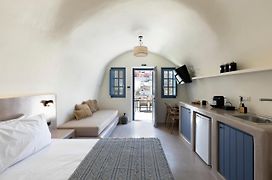 Acave Santorini Suites