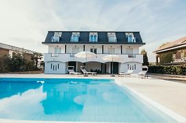 Bella Vista Apartments con piscina - Affitti Brevi Italia