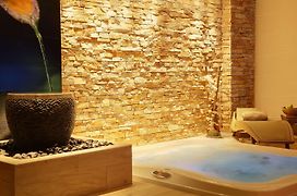 Best Western Premier Le Patio Des Artistes Wellness Jacuzzi