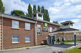 Holiday Inn Express Leeds-East, An Ihg Hotel