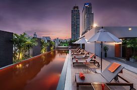 Radisson Suites Bangkok Sukhumvit - Sha Extra Plus Exterior photo