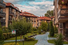 Hotel Bojur & Bojurland Apartment Complex