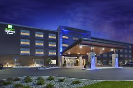 Holiday Inn Express & Suites Grand Rapids Airport North, An Ihg Hotel