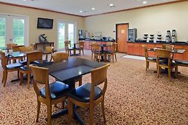 Best Western Inn & Suites Cleveland