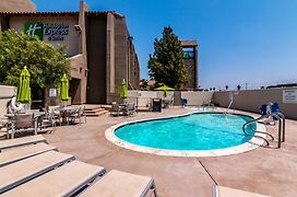 Holiday Inn Express & Suites Camarillo, An Ihg Hotel