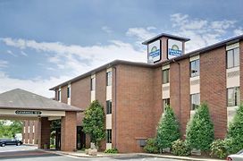 Days Inn & Suites By Wyndham Hickory