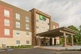 Holiday Inn Express & Suites Jamestown, An Ihg Hotel