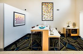 Holiday Inn Express & Suites Charlotte Arpt-Belmont, An Ihg Hotel