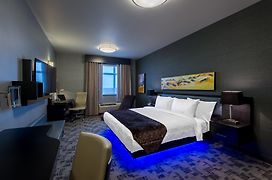 Applause Hotel Calgary Airport By Clique