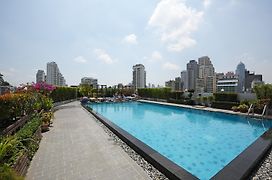Ruamchitt Plaza Hotel Bangkok Exterior photo