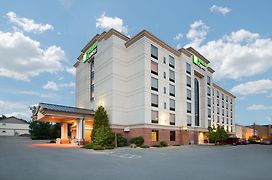 Holiday Inn Express & Suites Bloomington, An Ihg Hotel