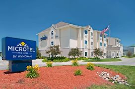 Microtel Inn & Suites By Wyndham Bluffs