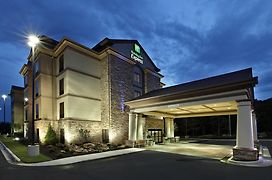 Holiday Inn Express & Suites Maumelle, An Ihg Hotel