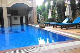 Bali Hotel Phnom Penh Room photo