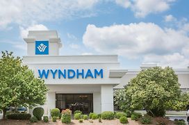 Wyndham Riverfront Hotel