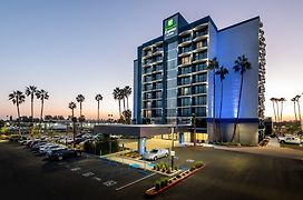 Holiday Inn Express & Suites Santa Ana - Orange County, An Ihg Hotel