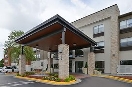Holiday Inn Express & Suites Raleigh Ne - Medical Ctr Area, An Ihg Hotel