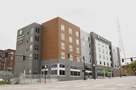 Holiday Inn Express & Suites - Omaha Downtown - Airport, An Ihg Hotel