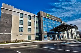 Holiday Inn Express&Suites Vaudreuil-Dorion, an IHG Hotel