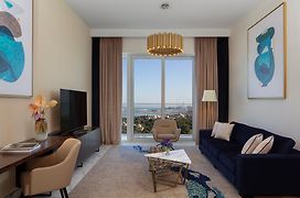 Avani Palm View Dubai Hotel&Suites
