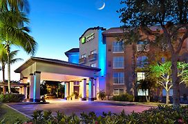 Holiday Inn Express & Suites Naples Downtown - 5Th Avenue, An Ihg Hotel