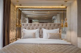 Le Premier Luxury Rooms