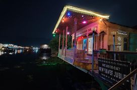 New Silver Jubilee Heritage Group Of Houseboats