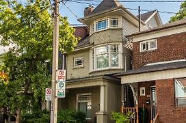 Cozy 5 Bedroom House In Downtown Toronto By Globalstay