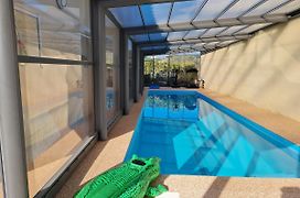 Chambres d'hôtes B&B La Bergeronnette avec piscine couverte chauffée