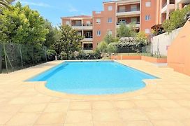 Appartement Imperia St Raphaël, au calme, vue piscine, climatisé