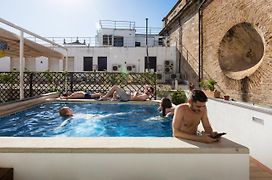 Oasis Backpackers' Hostel Sevilla & Coworking Exterior photo