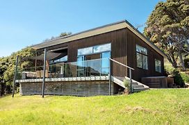 The Cottage At Te Whau Retreat