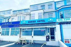 Arnies Hotel