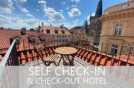 Charles Bridge Rooms & Suites By Sivek Hotels