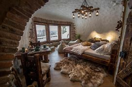 Osada Jaworzyny - Domek Hobbita Z Jaskinia Spa