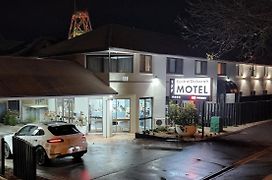 Central Deborah Motel
