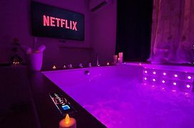 Expérience Unique - Love Room à Cannes - Appartement avec un jacuzzi Privé