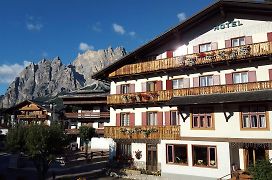 Hotel Bellaria - Cortina D'Ampezzo