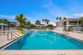 Clarion Inn&Suites Across From Universal Orlando Resort