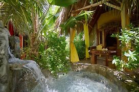 Chalet Tropical Hotel & Restaurante