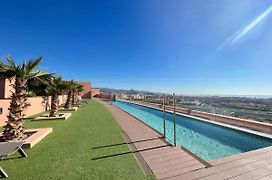 Sky Garden & Seasonal Pool Views By Ele Apartments