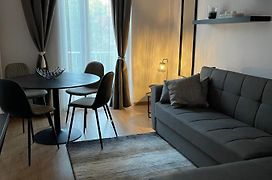 Luxury Furnished Apartment, Near The Center Gallery 55