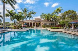 Luxurious Apartments With Pool And Gym At Boynton Beach