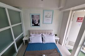 4 Pax Tagaytay Prime Staycation Wifi Netflix And Light Cooking Free Viewdeck