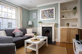 Curb Properties - Sandford Street - Town Centre Chic Home