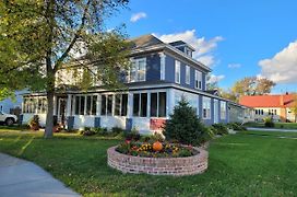 Prairie House Manor Bed And Breakfast
