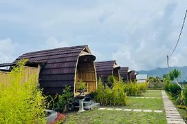 Tegal Bamboo Cottages & Private Hot Spring