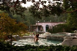 Relais La Foleia - Luxury Villa With Private Lake